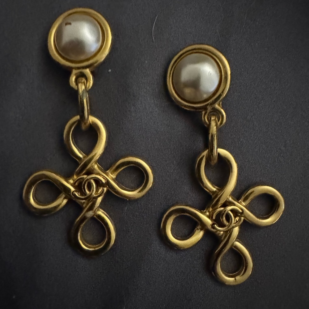 CHANEL VINTAGE EARRINGS